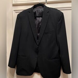 Michael Kors 44R color Black, 2 Btn Blazer Suit. Beautiful condition.From Saks.